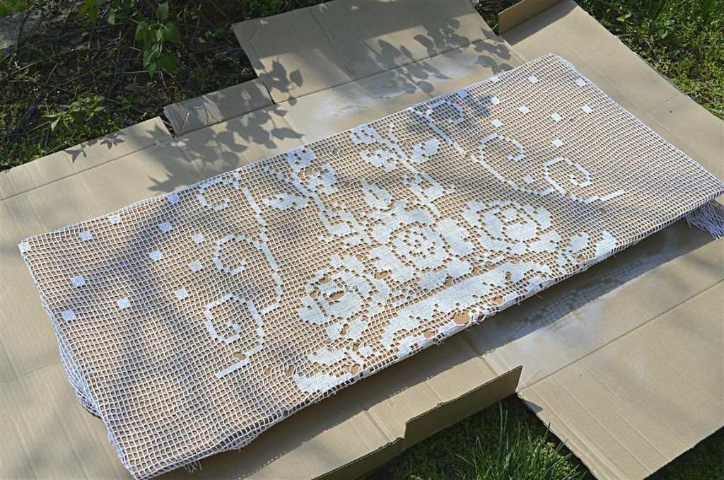 parafatábla csipkével