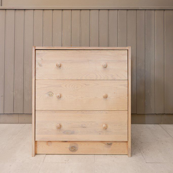 butor ikea natur festes elott negyzetes