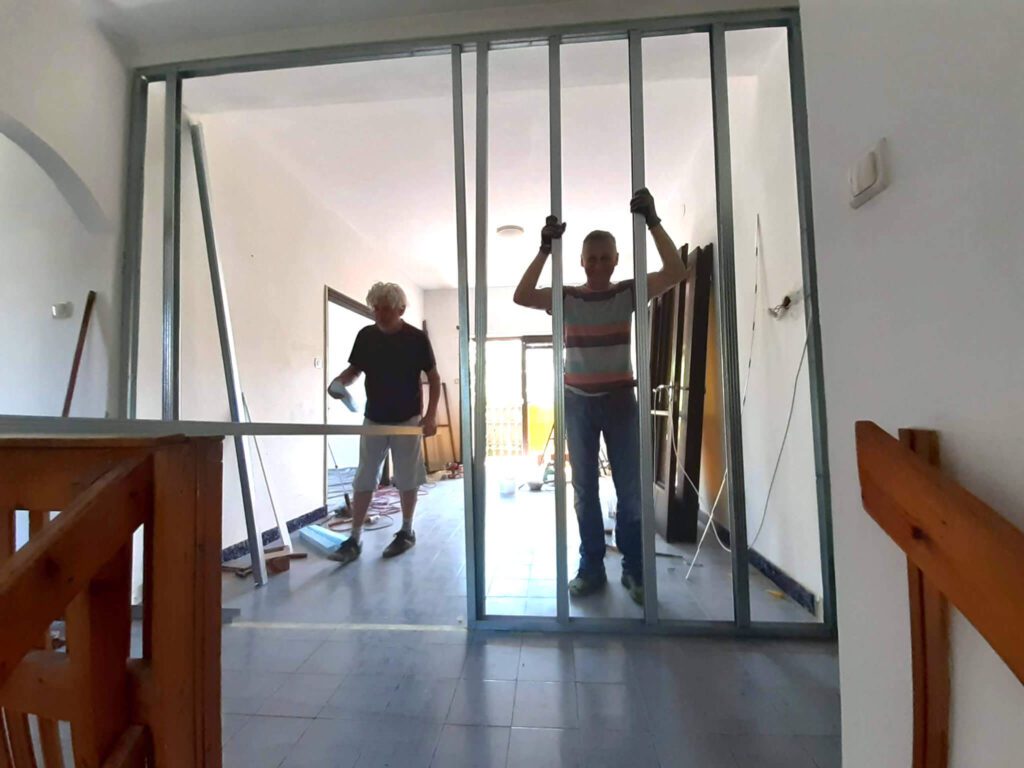 kismaros hazfelujitas uj fal epites a nappaliban gipszkarton