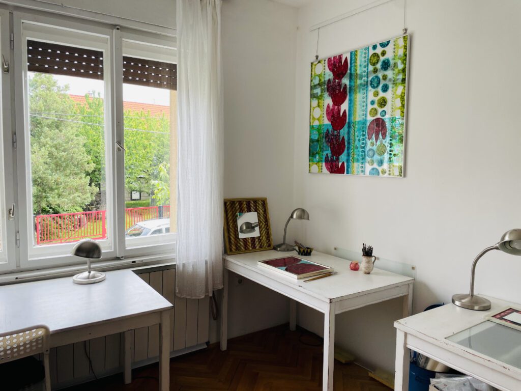 csupor agnes uvegfesto muhelye feher falak