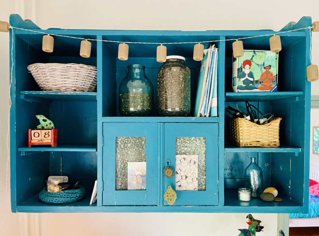 festett butor a nappaliban