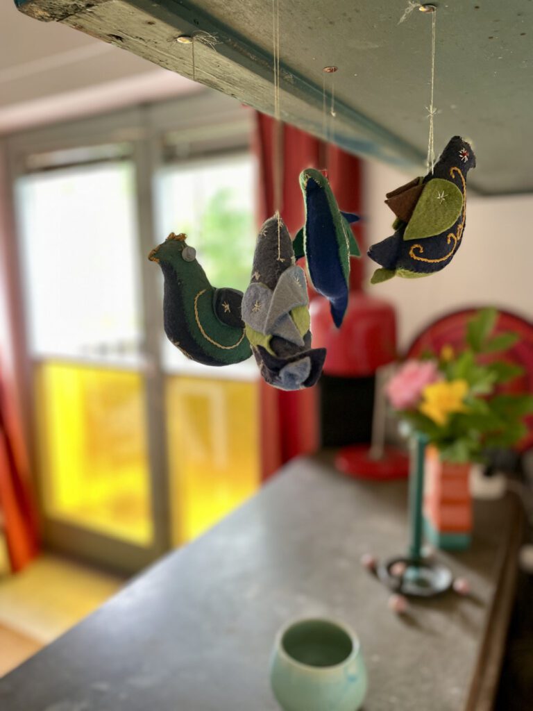 nappali latkep himzett madarakkal