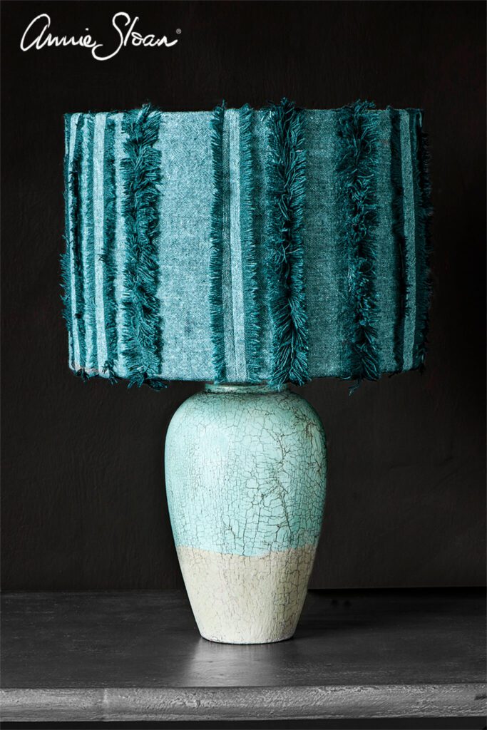 Annie Sloan repesztolakk hasznalata Craqueleur lampa butorszovet Provence French Linen Black Wax Linen Union Provence Aubusson Blue allokep