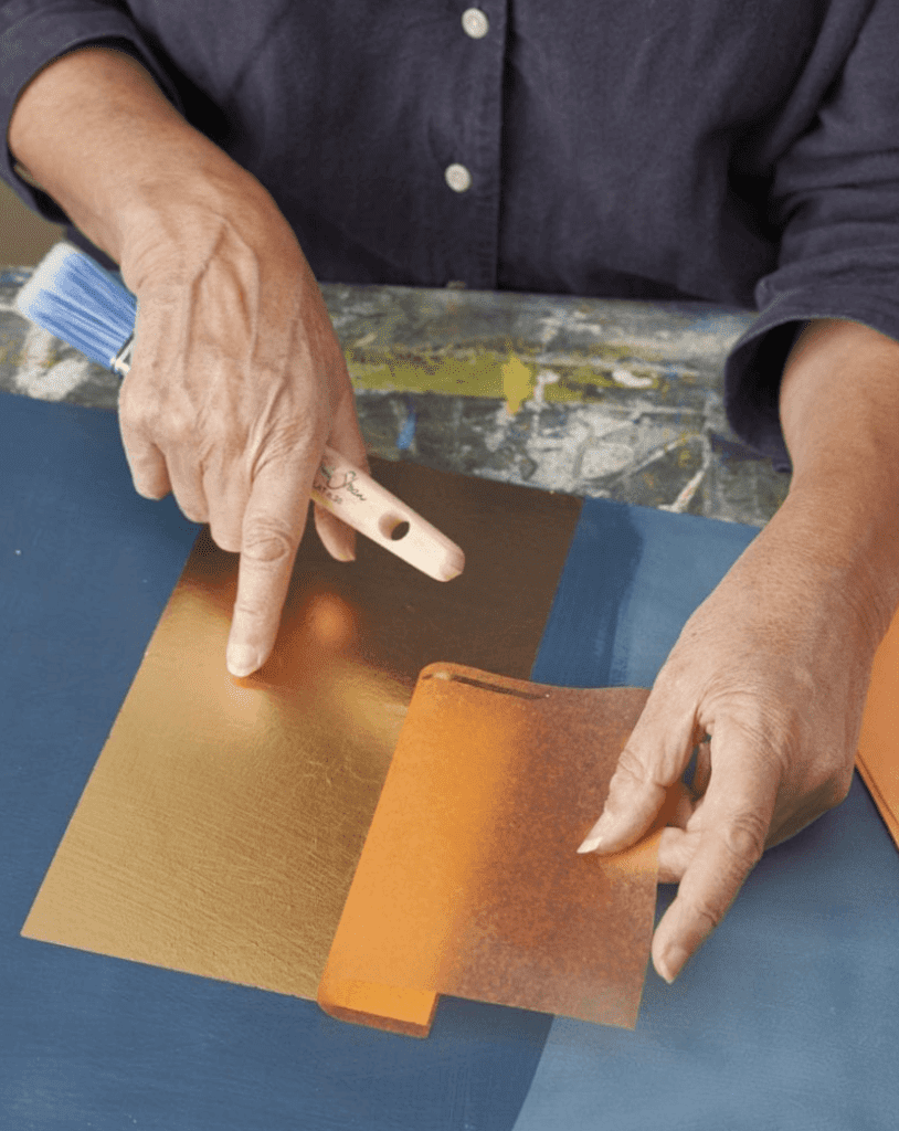 Aubusson Blue konyha fal aranyozas fustfolia hasznalata