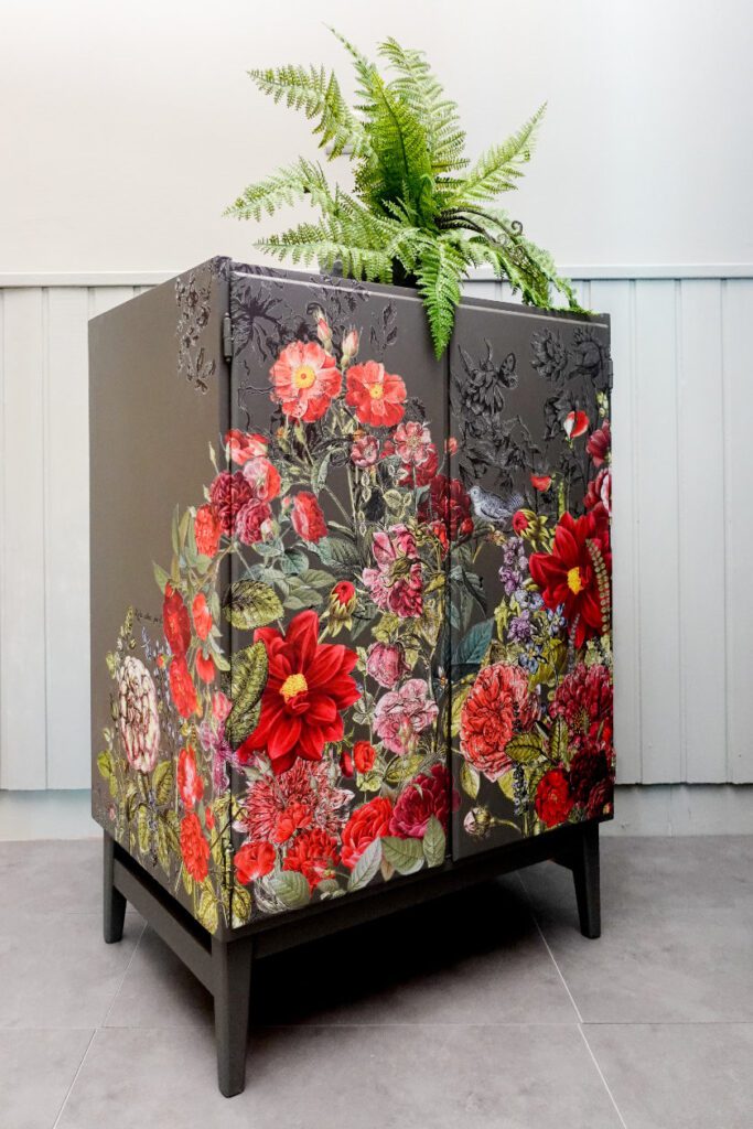 retro varia fenyes butor festese transzferfoliaval diszitve viragos iod traszferfolia graphite festek 14