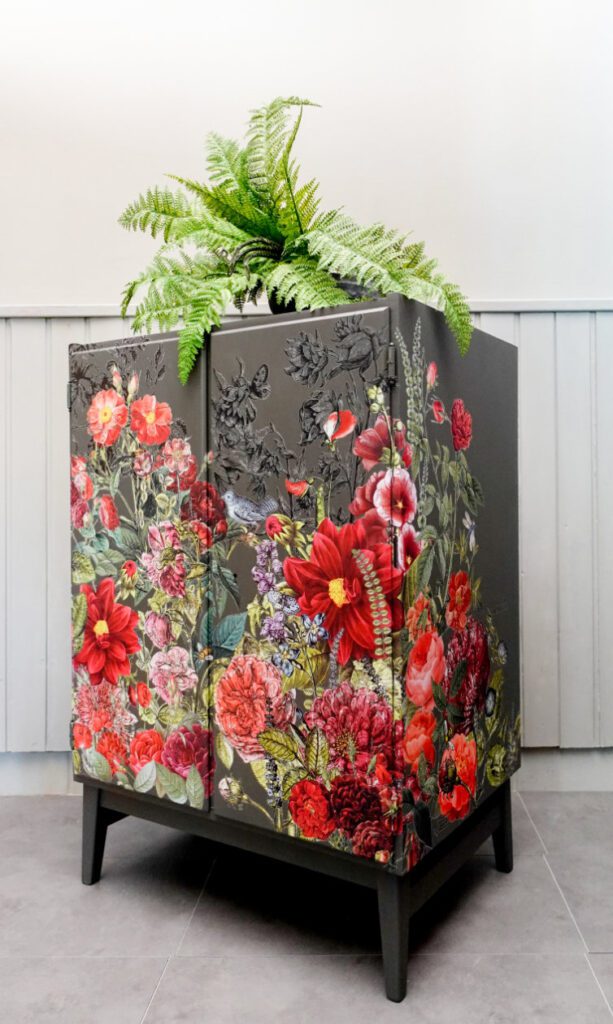 retro varia fenyes butor festese transzferfoliaval diszitve viragos iod traszferfolia graphite festek 16