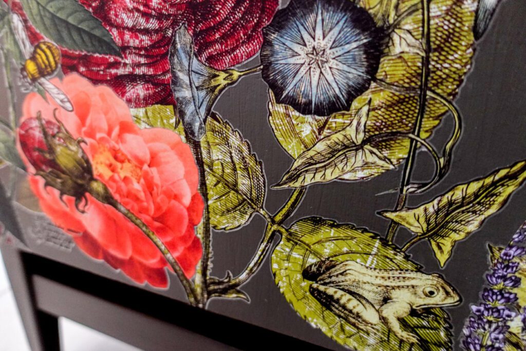 retro varia fenyes butor festese transzferfoliaval diszitve viragos iod traszferfolia graphite festek 27