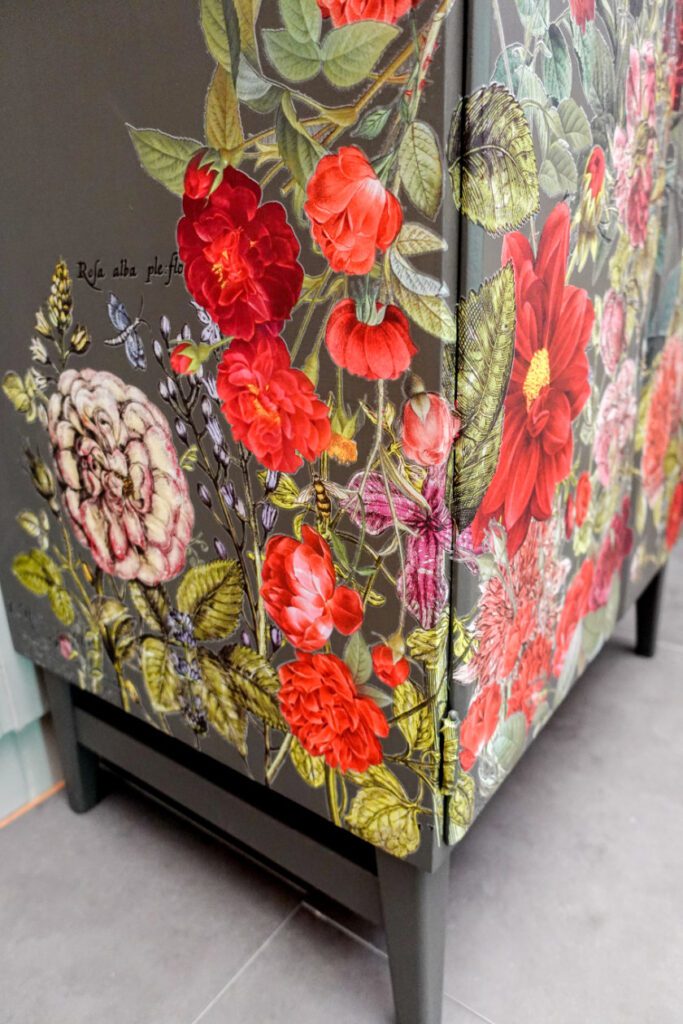 retro varia fenyes butor festese transzferfoliaval diszitve viragos iod traszferfolia graphite festek 29