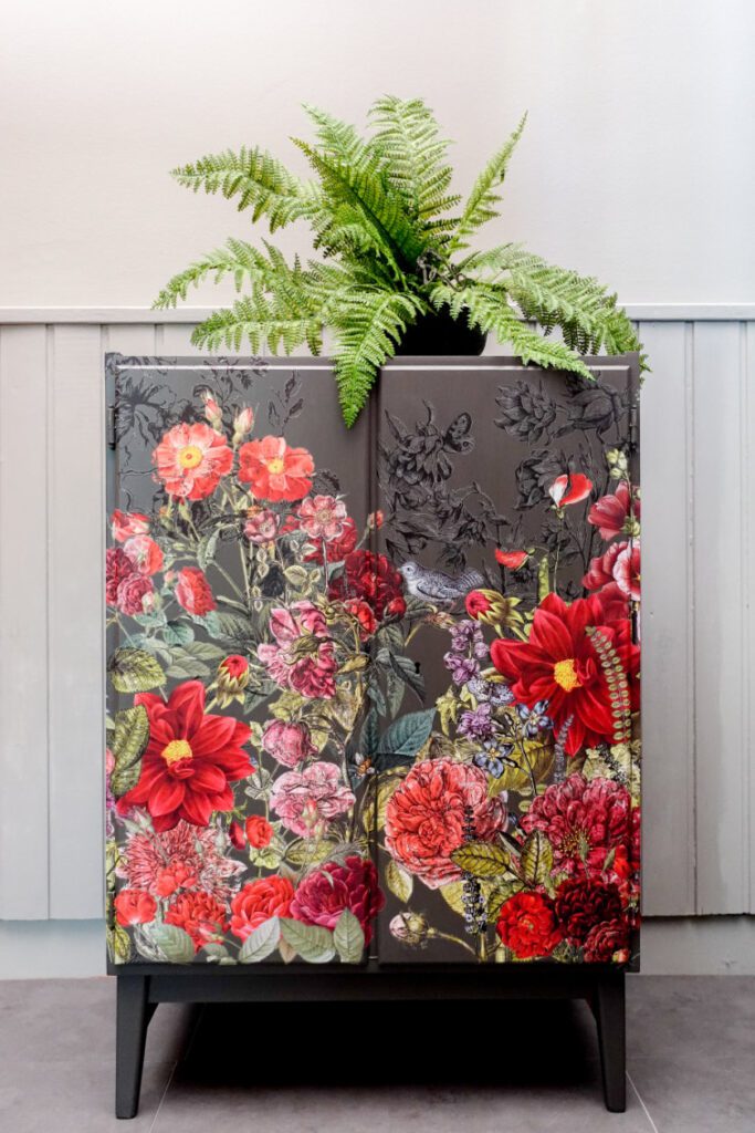 retro varia fenyes butor festese transzferfoliaval diszitve viragos iod traszferfolia graphite festek 6