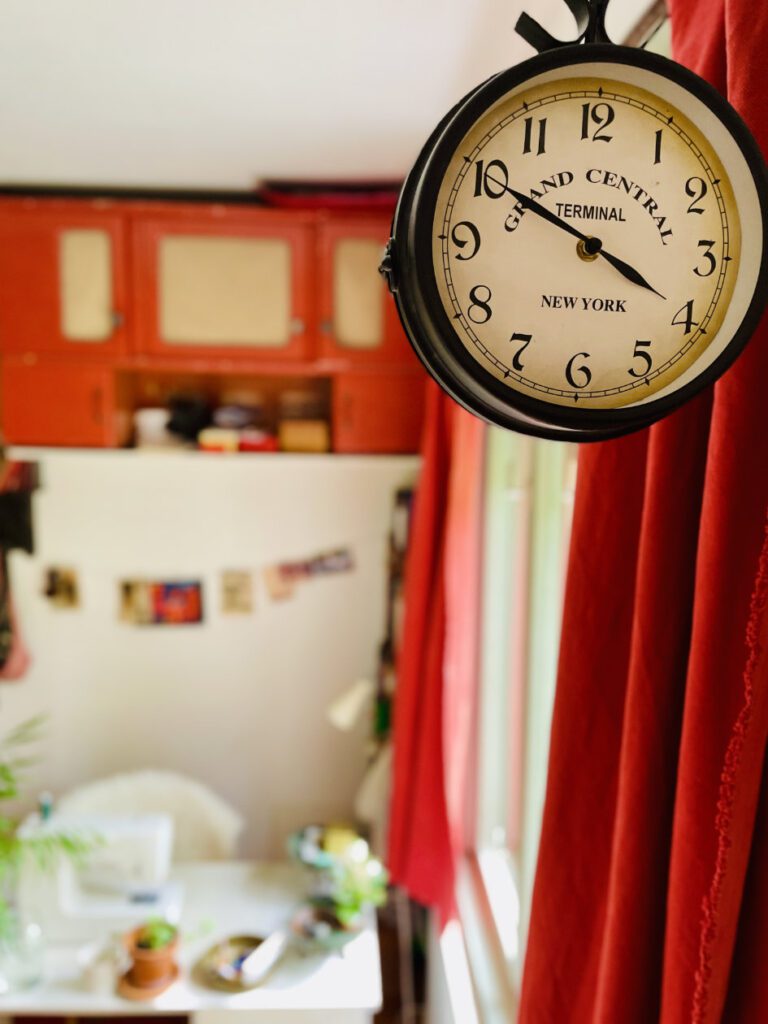 szoba atalakitasa kamaszlany kreativ butorfestes kismaros hazfelujitas 18