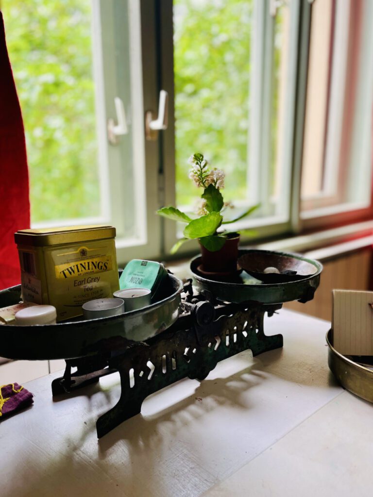 szoba atalakitasa kamaszlany kreativ butorfestes kismaros hazfelujitas 35