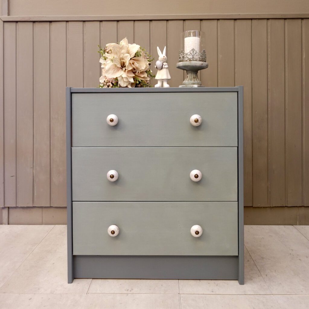 lakkozott butor felujitasa egyszeruen butorfestessel 6