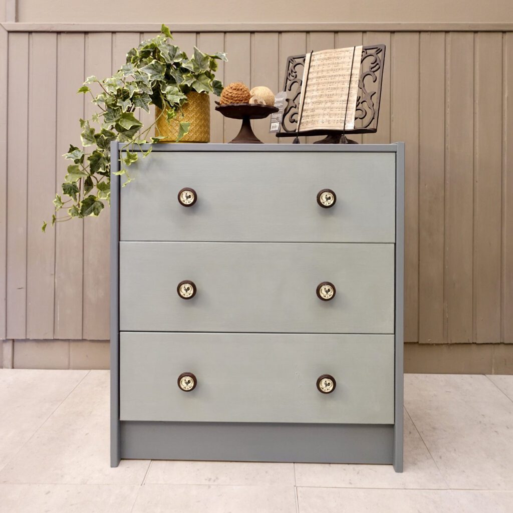 lakkozott butor felujitasa egyszeruen butorfestessel 9