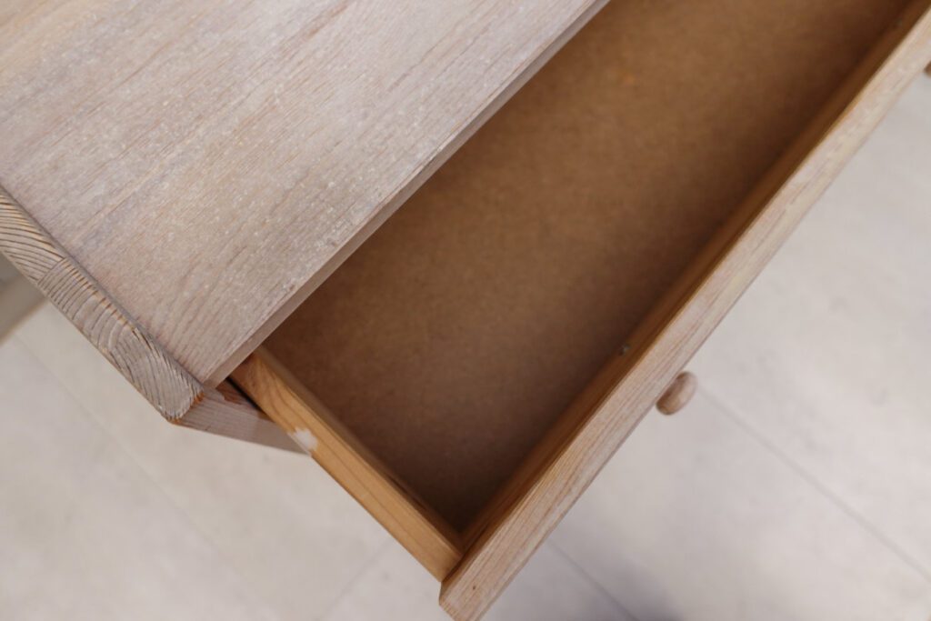 lakkozott ikea butor atfestes elott 2