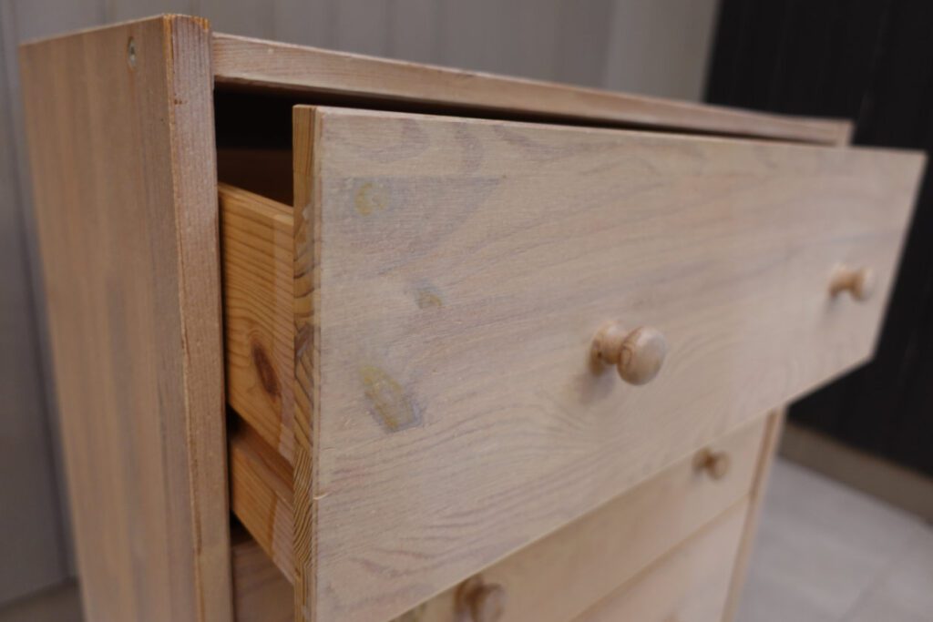 lakkozott ikea butor atfestese elotte 1