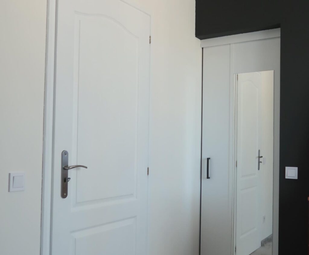 belteri ajto kiszeli csenge festes utan fehér old white annie sloan chalk paint