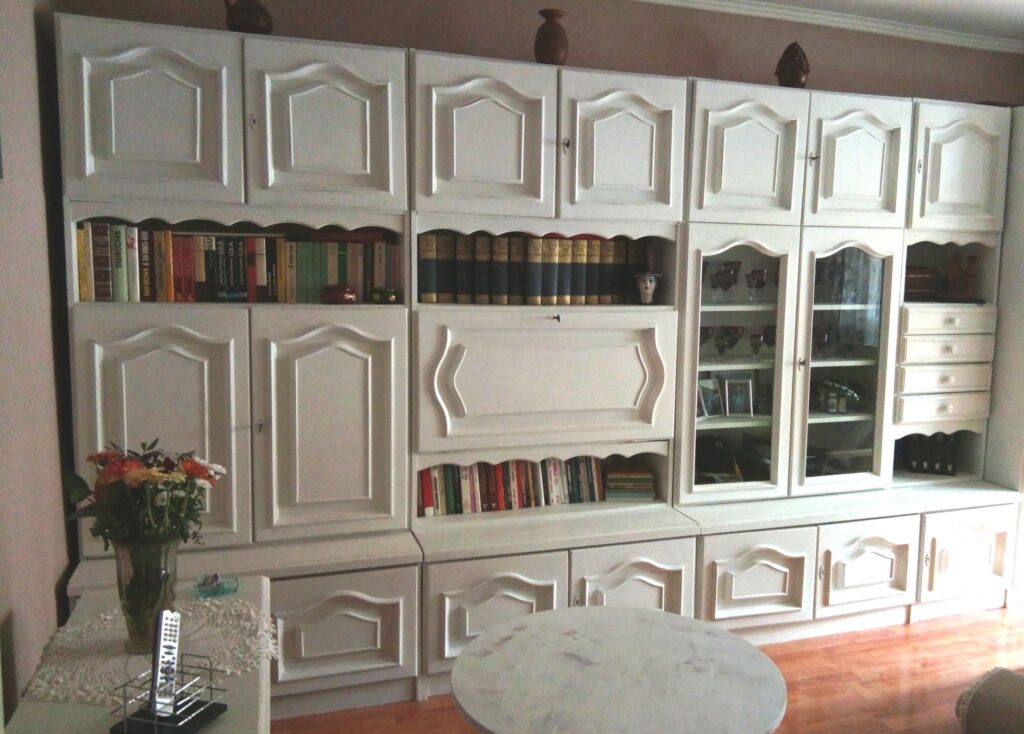 nappali szekrenysor atfestes utan feher kretafestek annie sloan old white