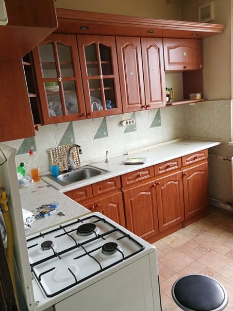 László Dalma konyha előtte