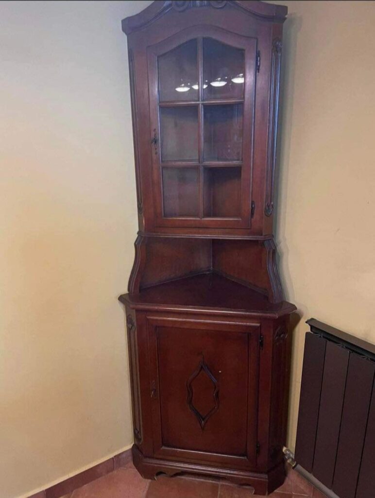 Ügyfélmunka tálaló előtte