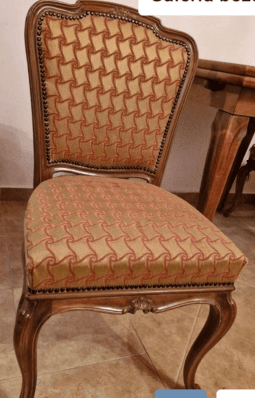 Ügyfélmunka festett kárpit előtte